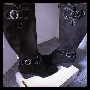 Aerosole black uede wedge boot size 9.5’like new